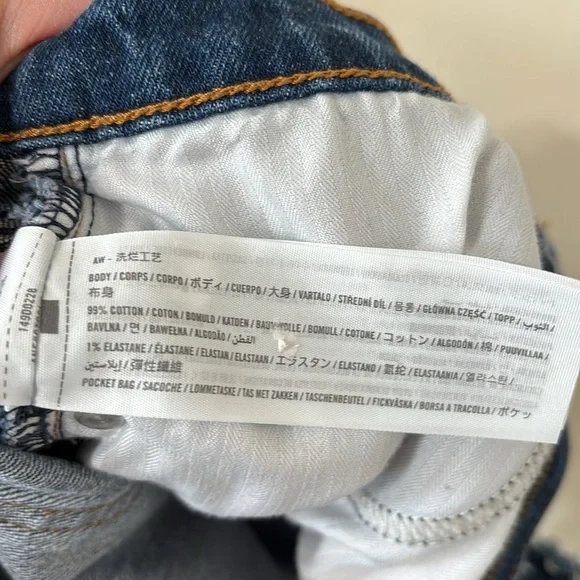 Abercrombie & Fitch The Mom Short High Rise Dark Wash Size 28 - Picture 6 of 7